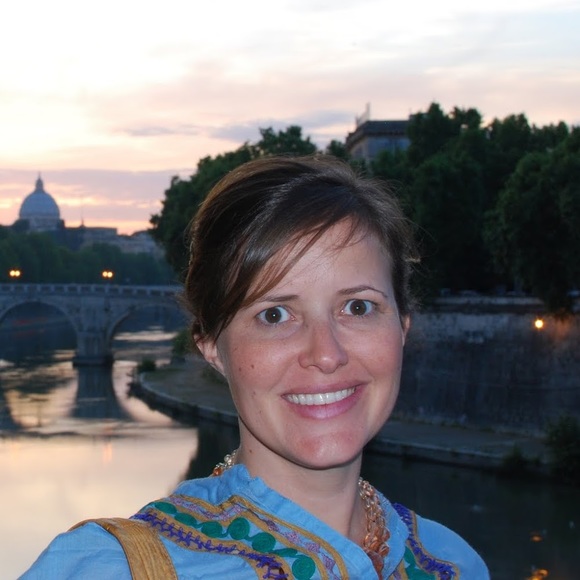 Meet your Posher, Laura - Picture 1 of 1